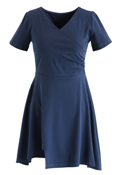 فستان قصير ملفوف باللون الأزرق المترب
