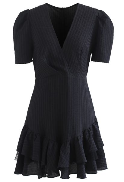 فستان قصير متدرج مزين بالدانتيل باللون الأسود