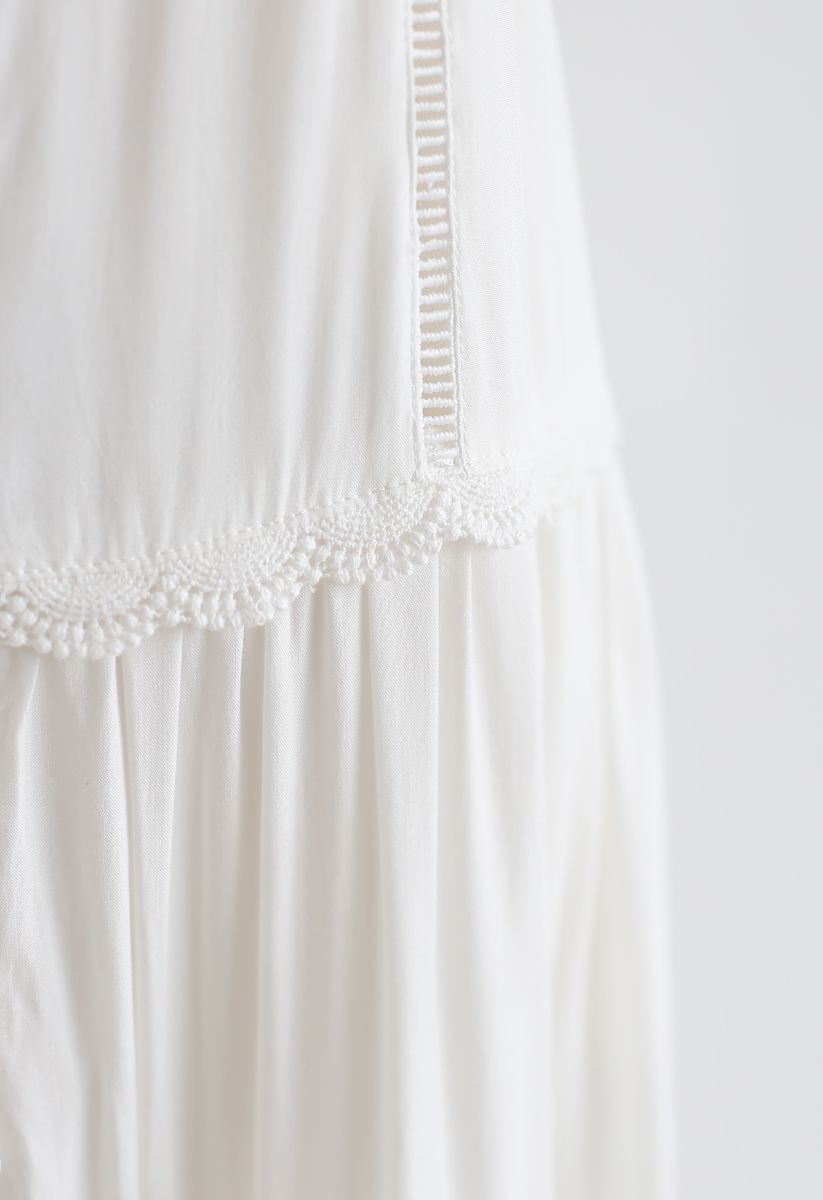 كروشيه فستان طويل بدون أكمام بأزرار من الأسفل باللون الأبيض