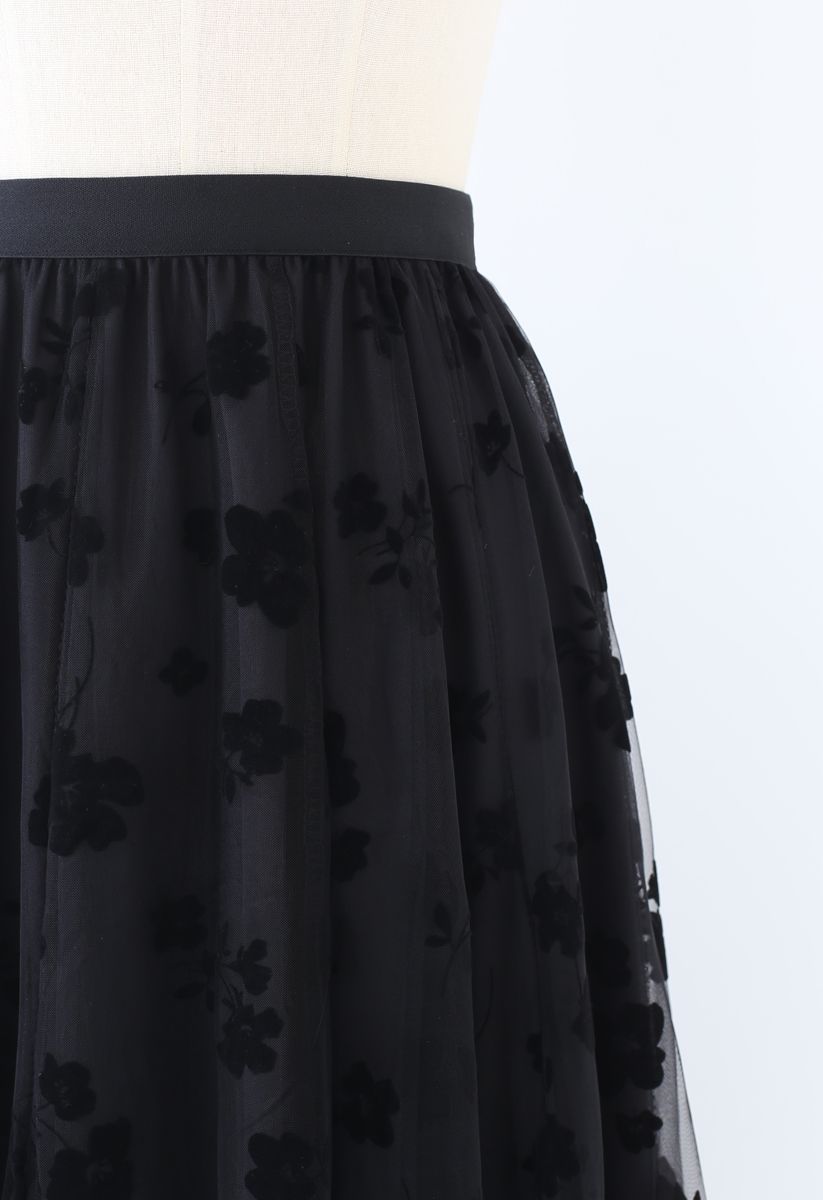 تنورة ميدي شبكية بطبقتين ثلاثية الأبعاد باللون الأسود