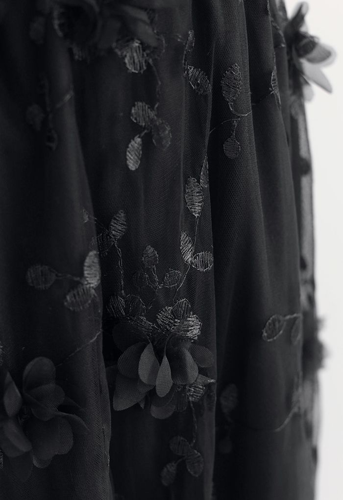 تنورة تول ميدي مطرزة بالزهور ثلاثية الأبعاد باللون الأسود