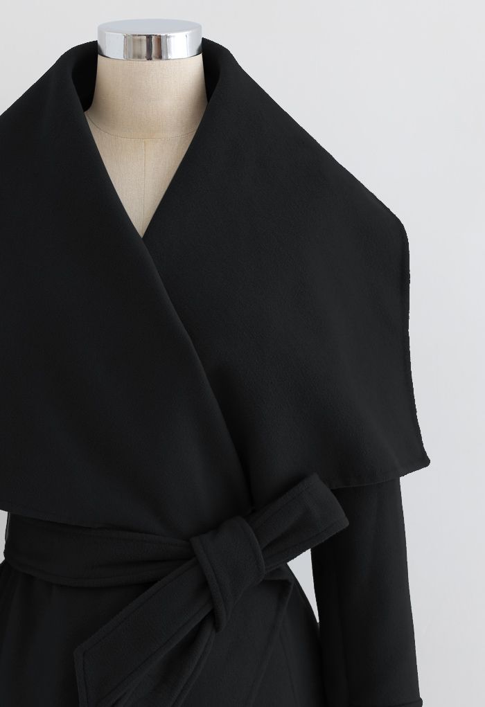 طية صدر السترة واسعة مع حزام ملفوف من مزيج الصوف باللون الأسود