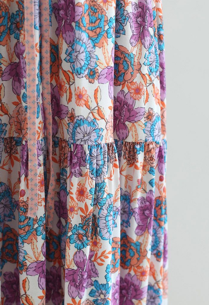 فستان بوهو ماكسي برباط على الخصر وأزرار من الأزهار باللون البنفسجي
