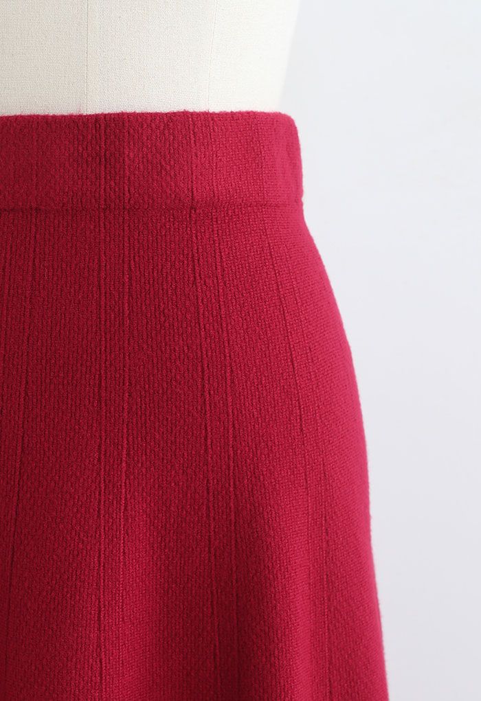 تنورة متوسطة الطول منسوجة بحاشية مضيئة باللون الأحمر