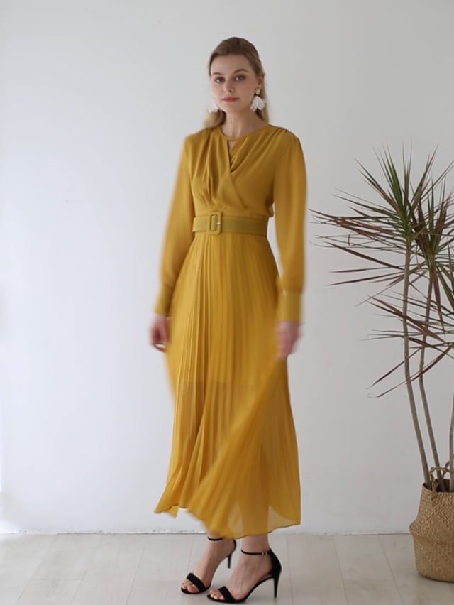فستان طويل من الشيفون بتصميم ملفوف وطيات باللون الأصفر