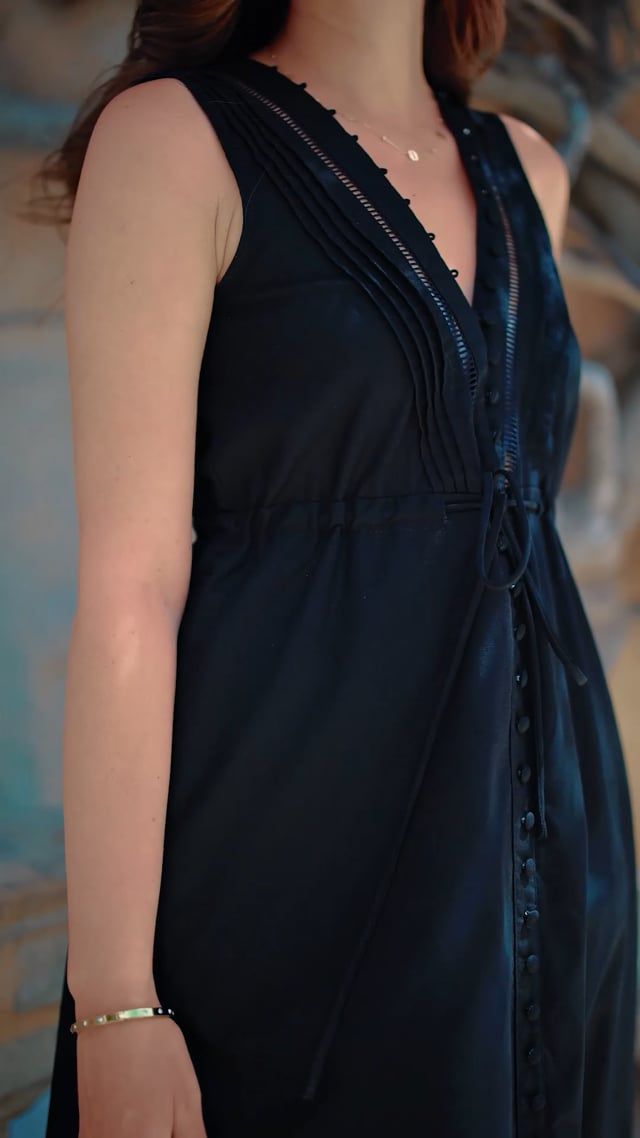 V-Neck Buttoned Sleeveless Dress in Black