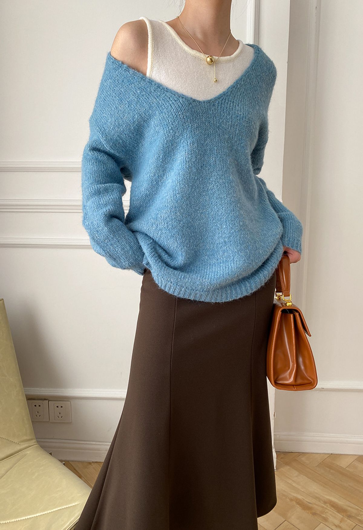 Contrast Tank Top and V-Neck Sweater Set in Blue