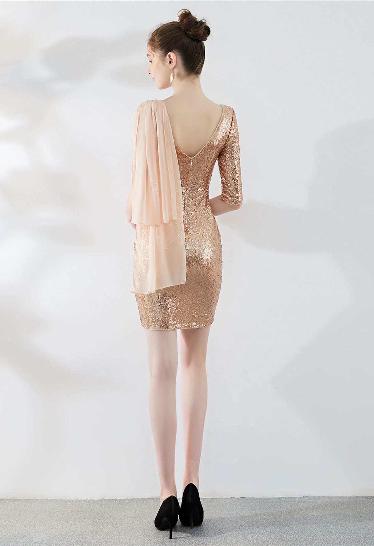 V-Neck Chiffon Spliced Sequined Cocktail Dress in Gold