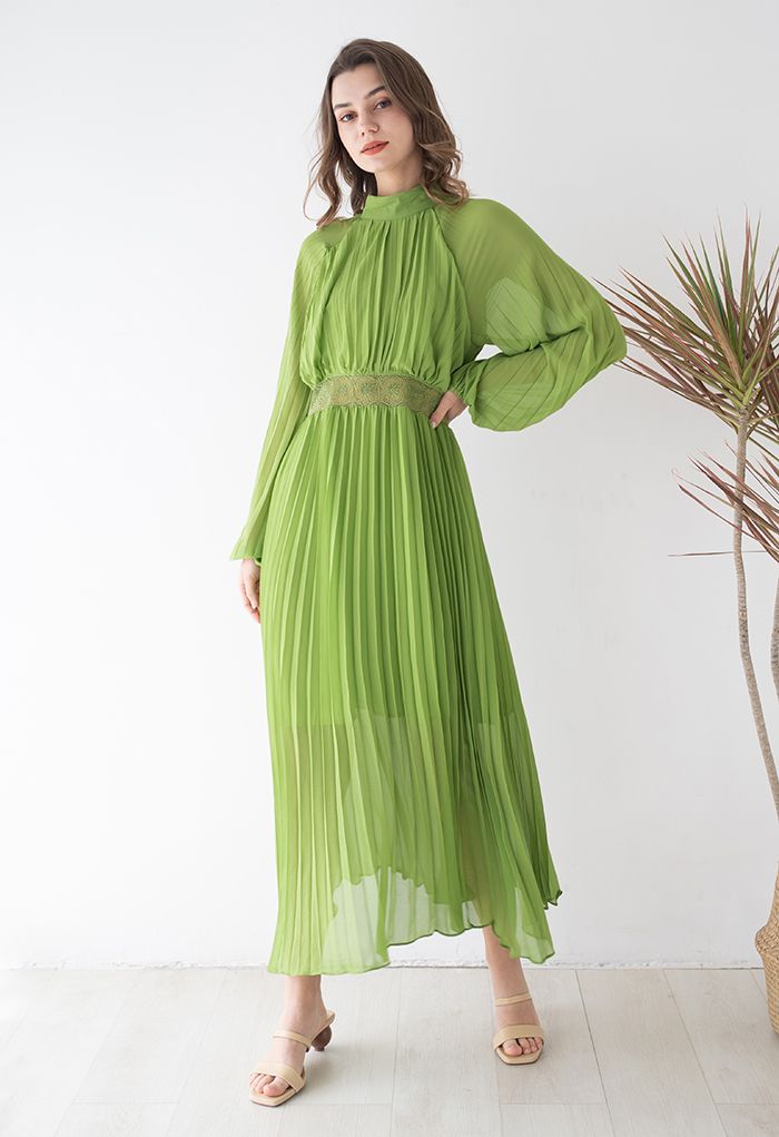 فستان طويل بطيات كاملة باللون الأخضر