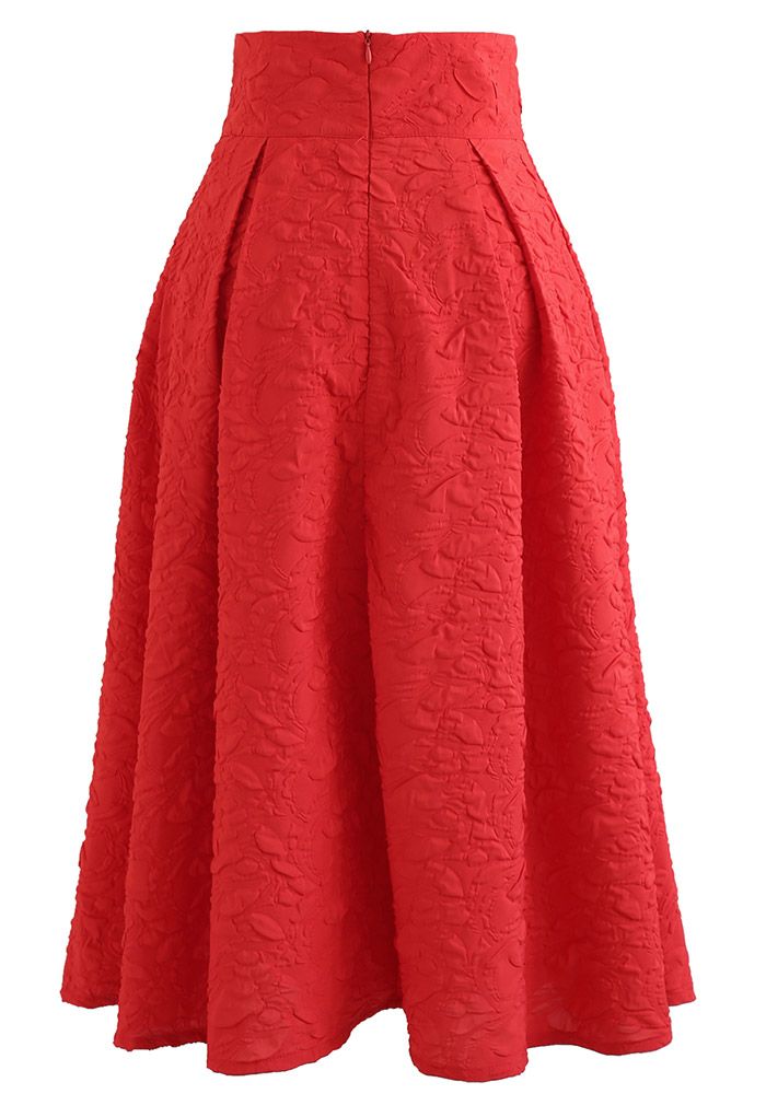 تنورة متوسطة الطول مزينة بأزرار وخصر مرتفع باللون الأحمر
