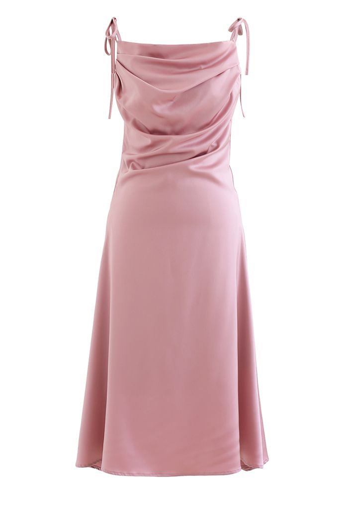 فستان من الساتان بكشكشة بياقة متدلية باللون الوردي