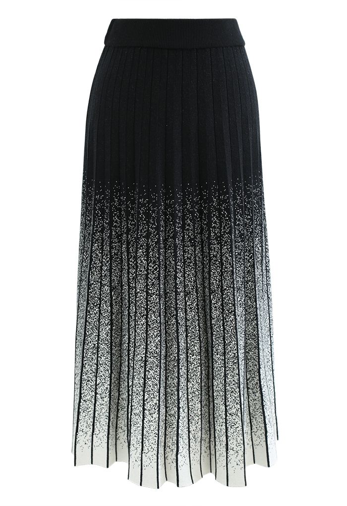 تنورة أومبير منسوجة بطيات بنقاط كثيفة باللون الأسود