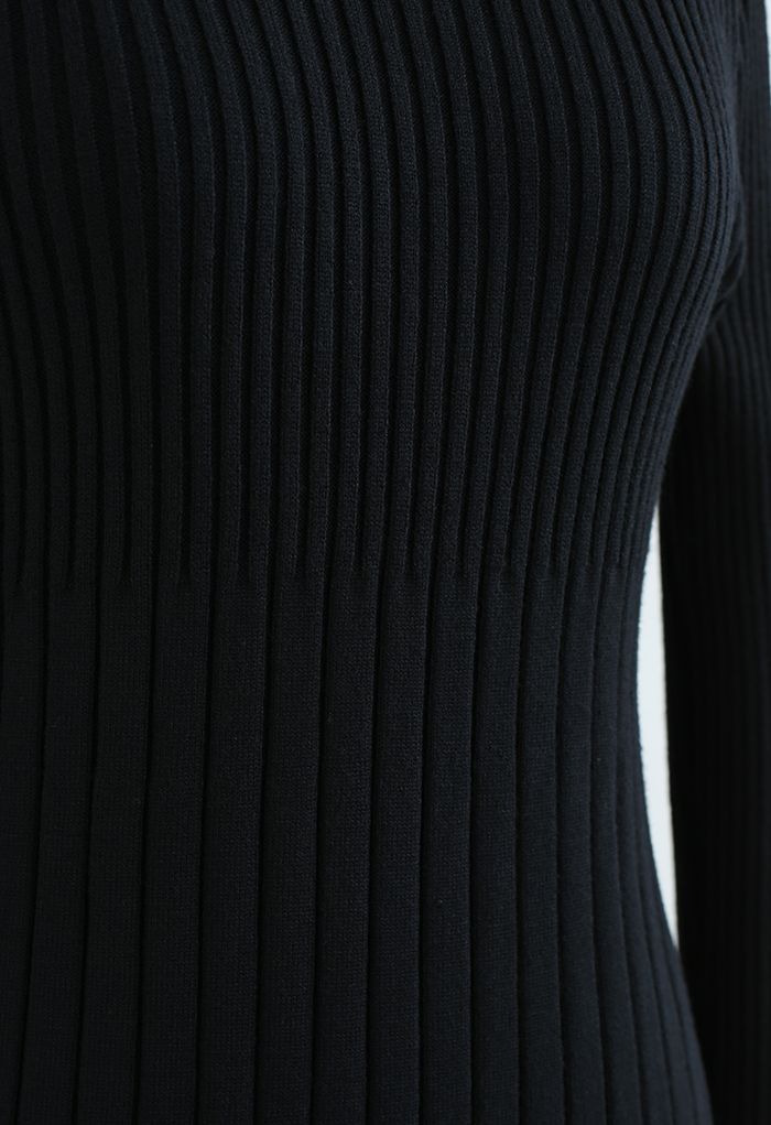 فستان منسوج برقبة متباينة باللون الأسود