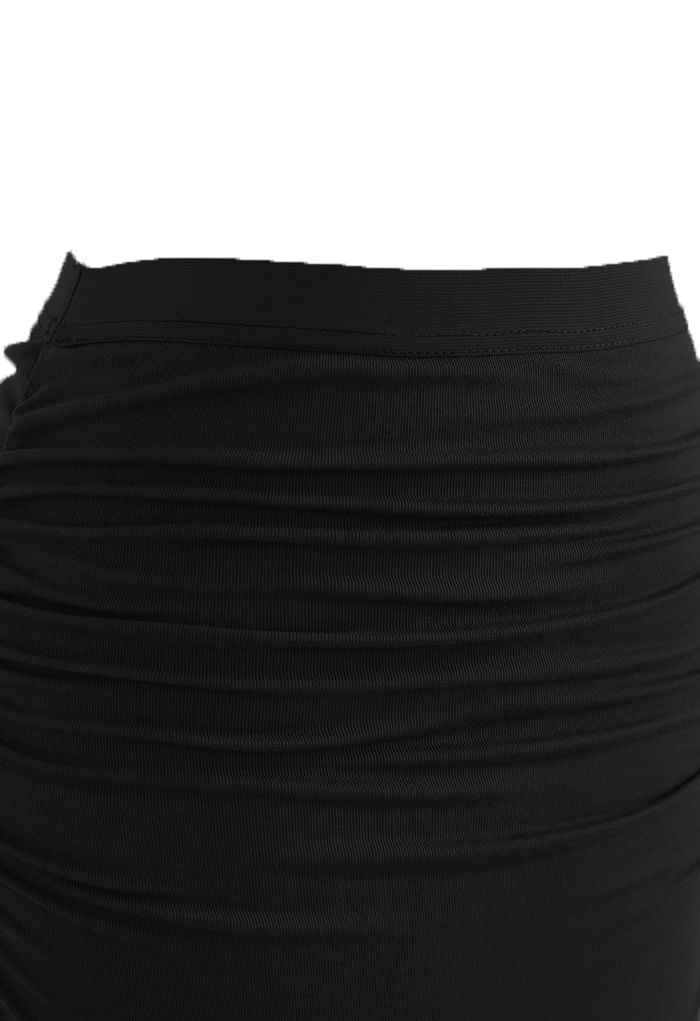 تنورة طويلة مزينة بكشكشة بخصر مرتفع باللون الأسود
