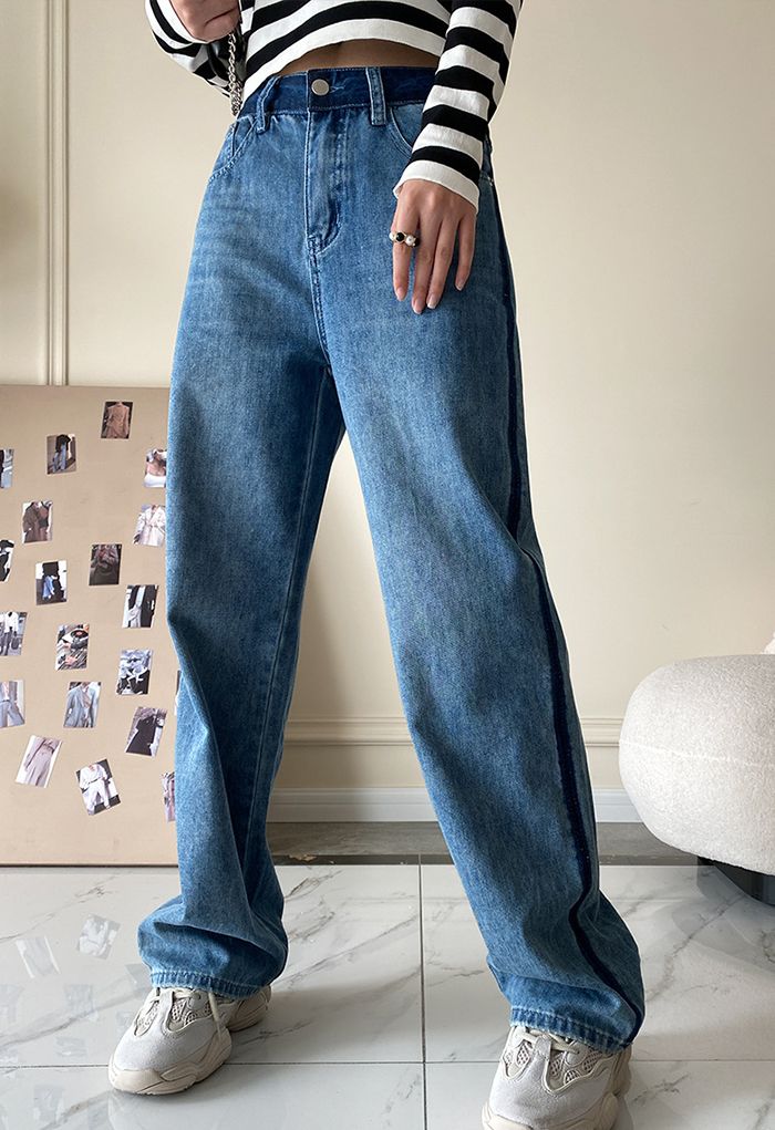 بنطال جينز واسع الساق بتفاصيل متباينة