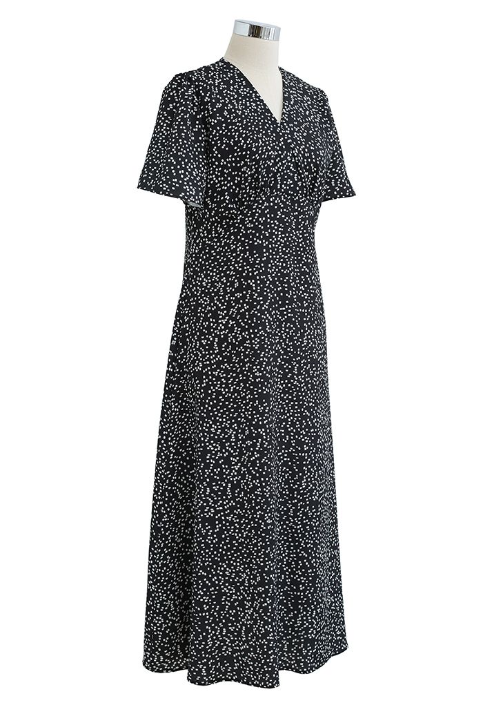 فستان ملفوف بنمط المكعب الصغير باللون الأسود