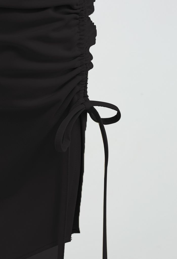 فستان كامي بحافة مشقوقة برباط مكشكش باللون الأسود