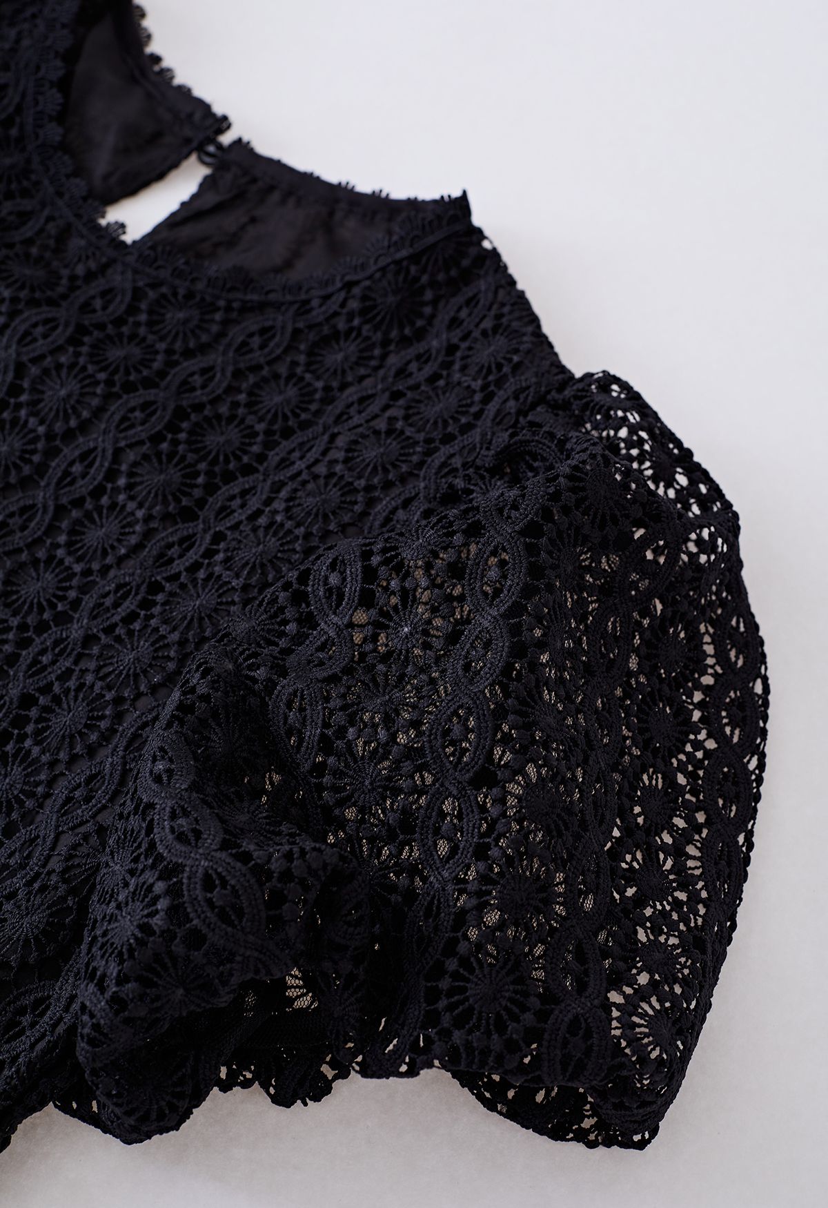 Full Crochet Bubble Short Sleeves Top in Black