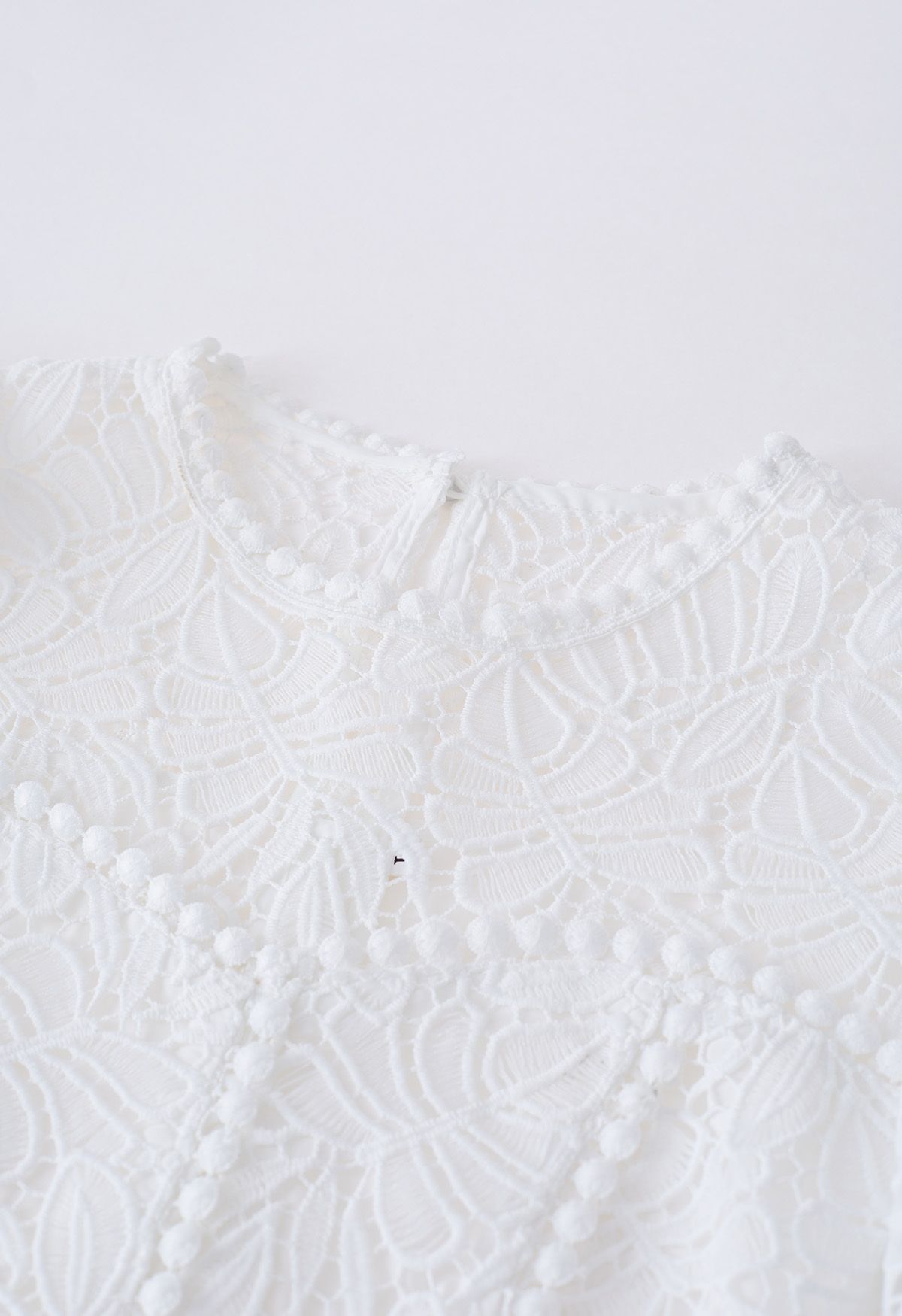 Leaf Cutwork Crochet Puff Sleeve Top in White