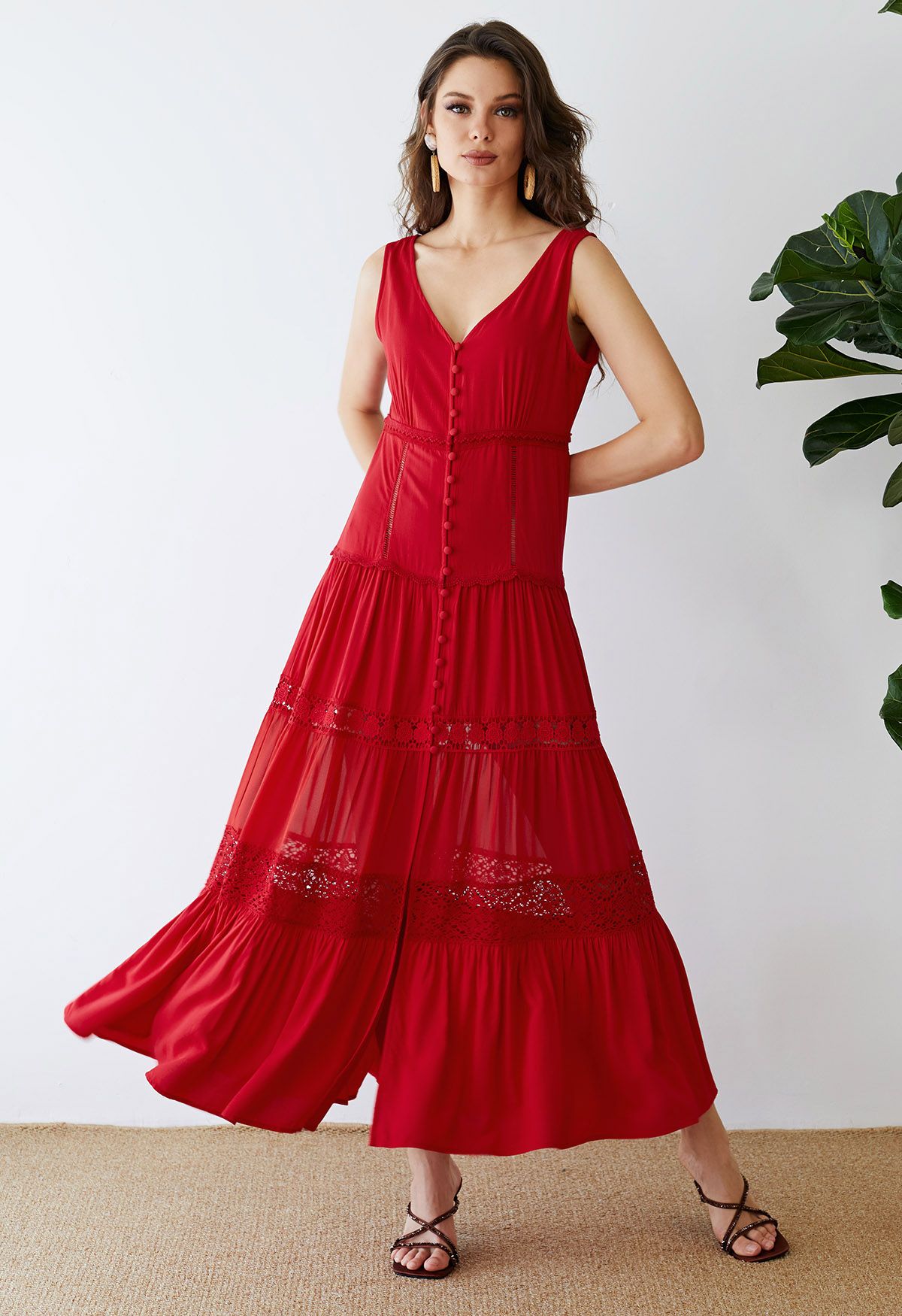 كروشيه فستان طويل بدون أكمام بأزرار من الأسفل باللون الأحمر