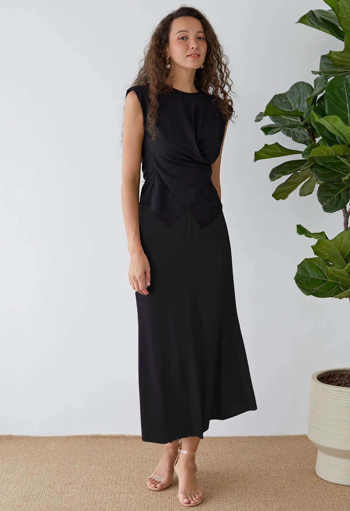 Shimmery Raw-Cut Frilling Maxi Skirt in Black