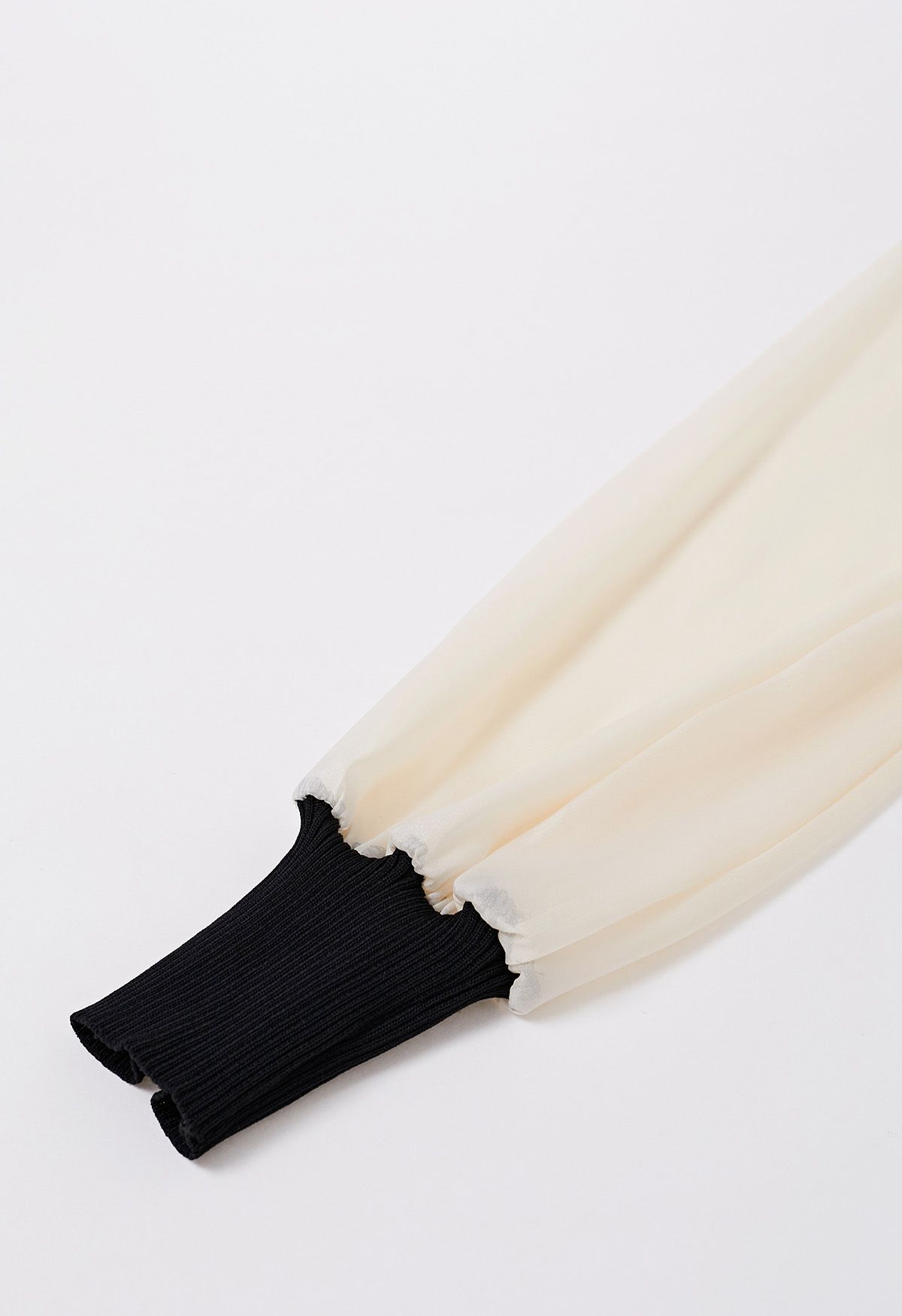 Beaded Flower V-Neck Bubble Sleeve Spliced Knit Top in Black