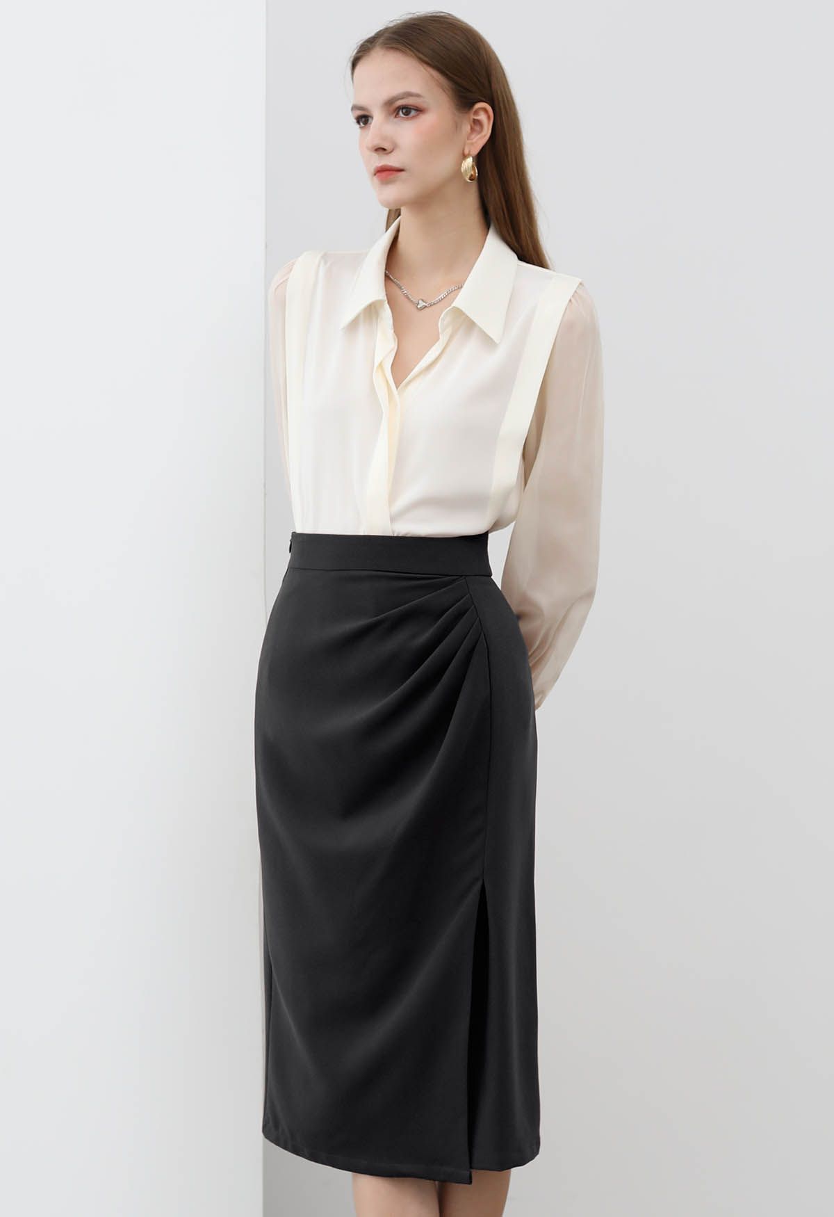 Enchanting Pleats Front Slit Pencil Skirt in Black