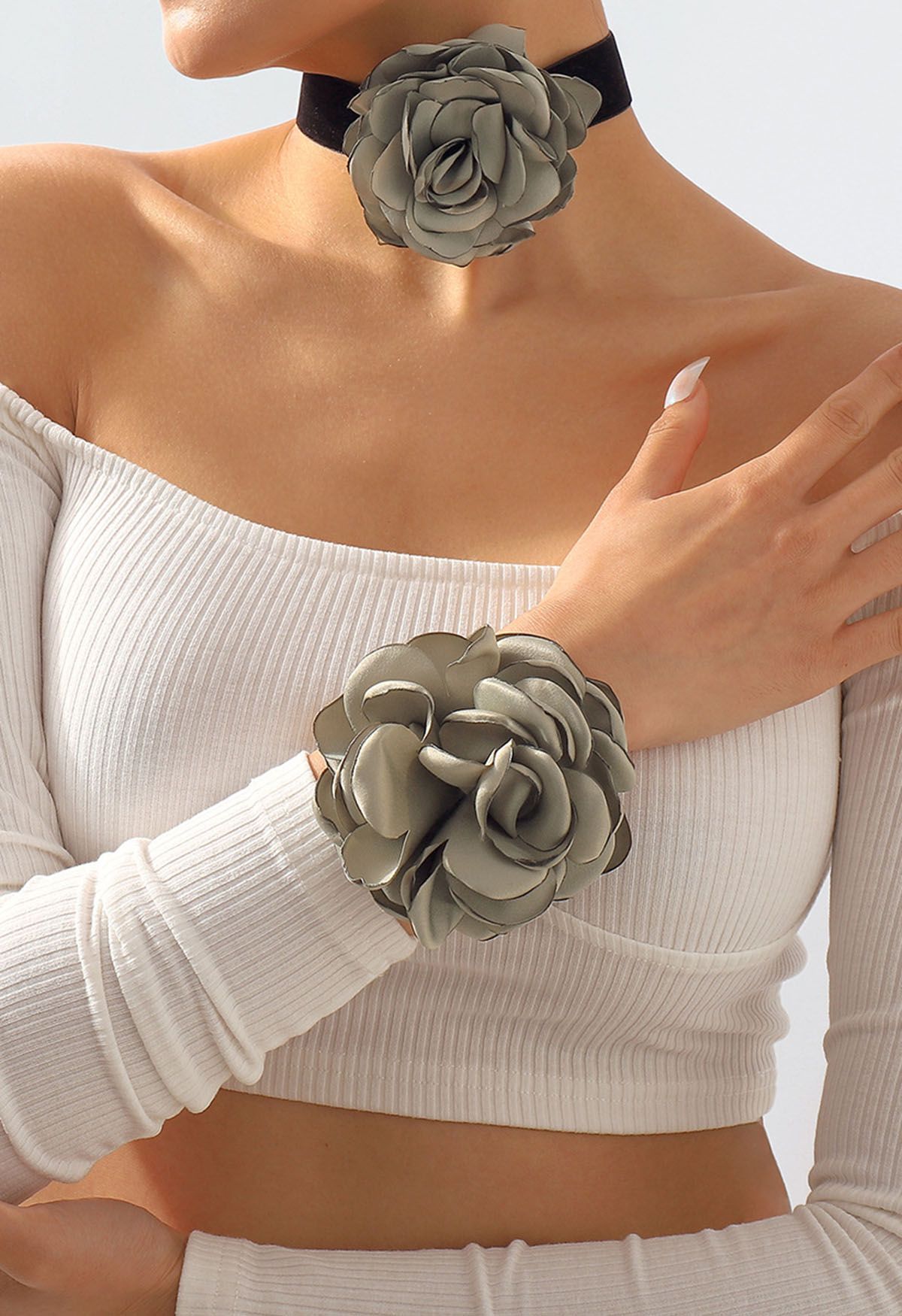 Exaggerated Romantic Rose Bracelet