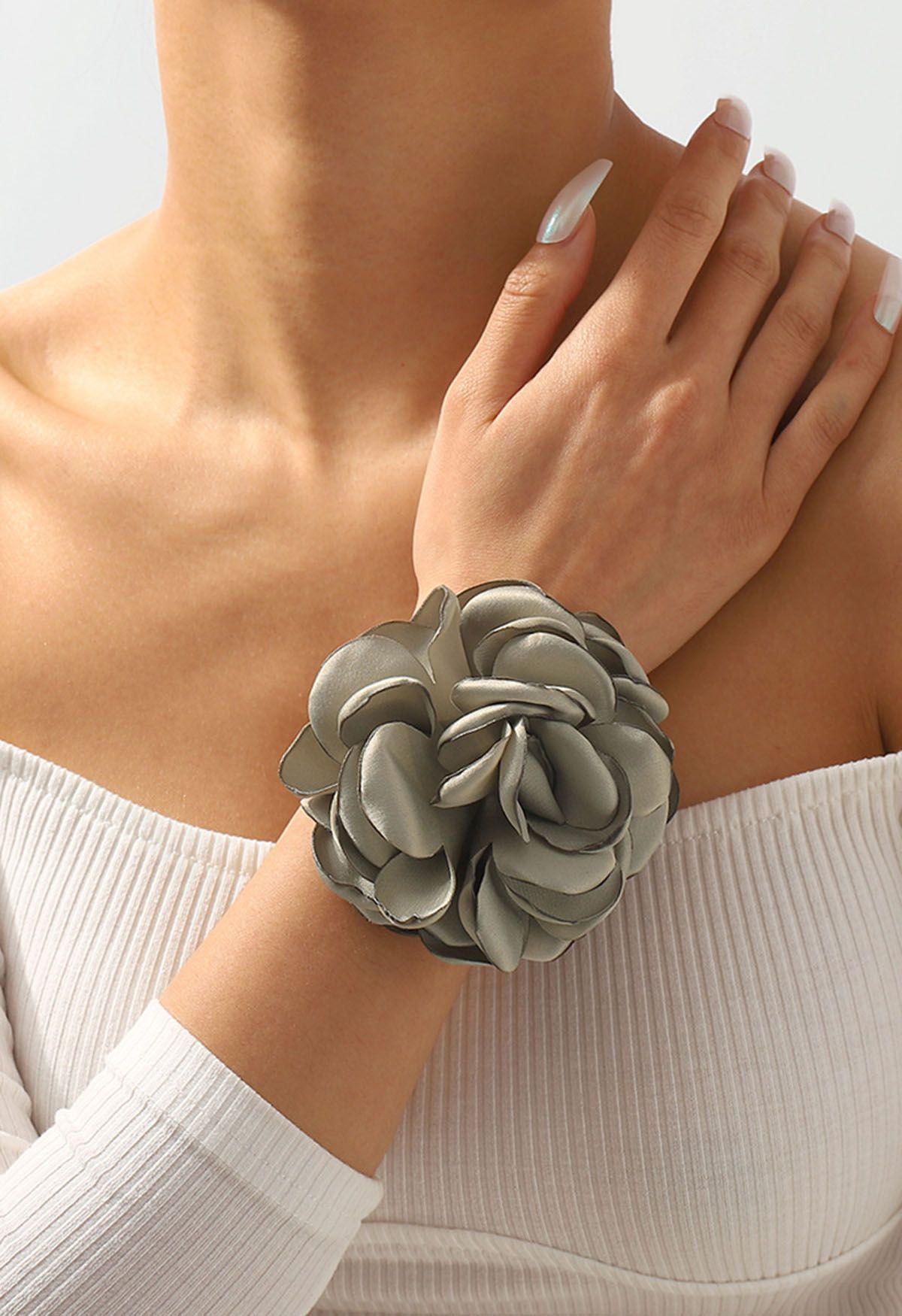 Exaggerated Romantic Rose Bracelet