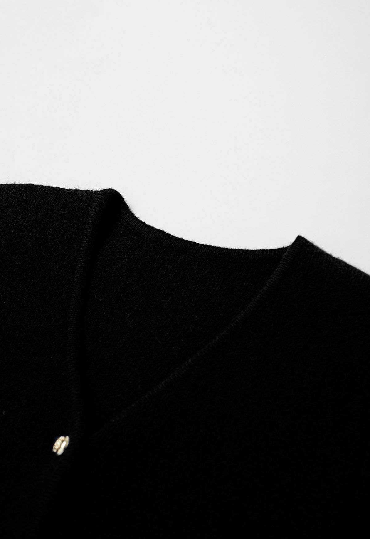 Collarless V-Neck Patch Pockets Coat in Black
