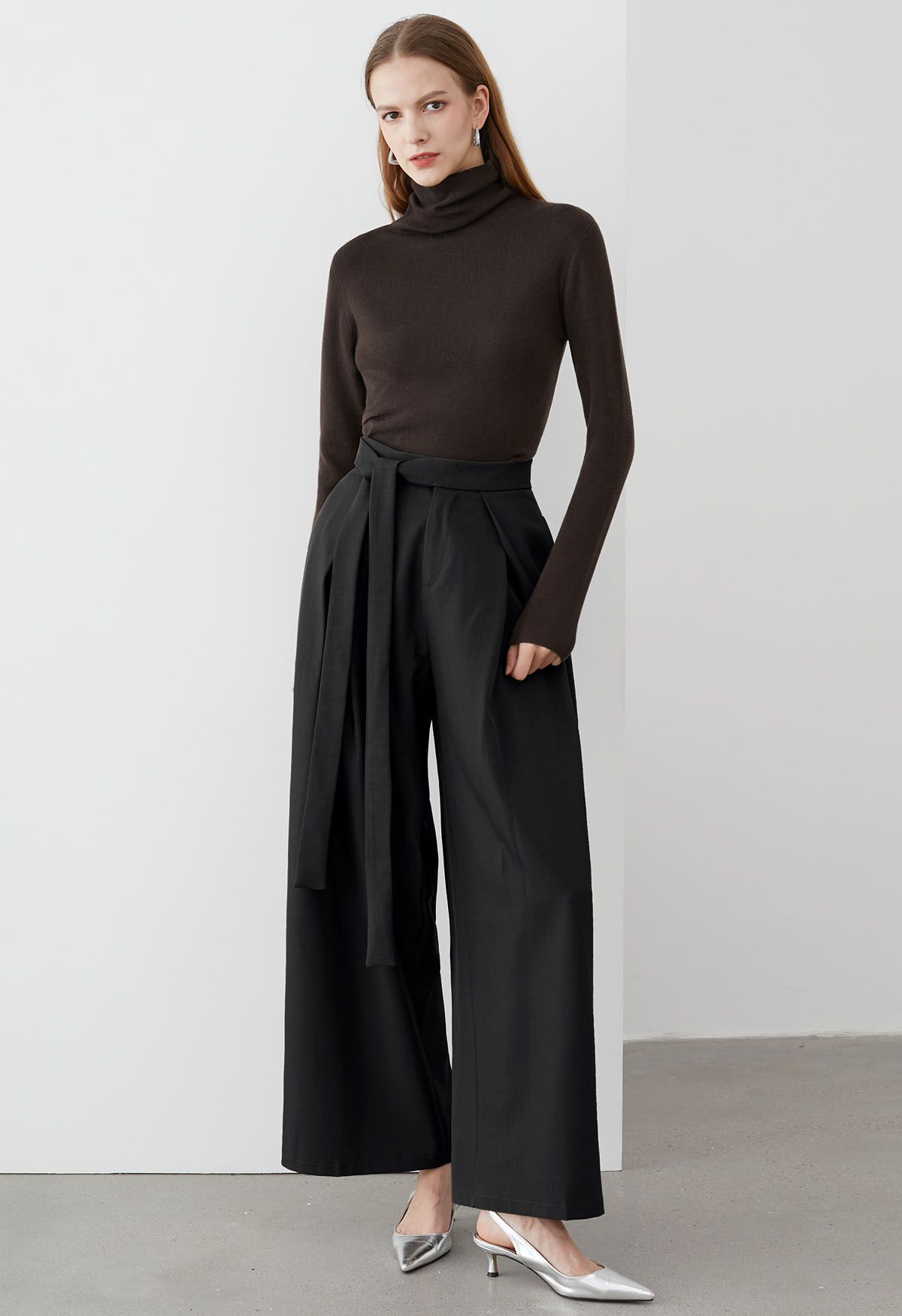 Fixed Belted Side Pockets Straight-Leg Pants in Black