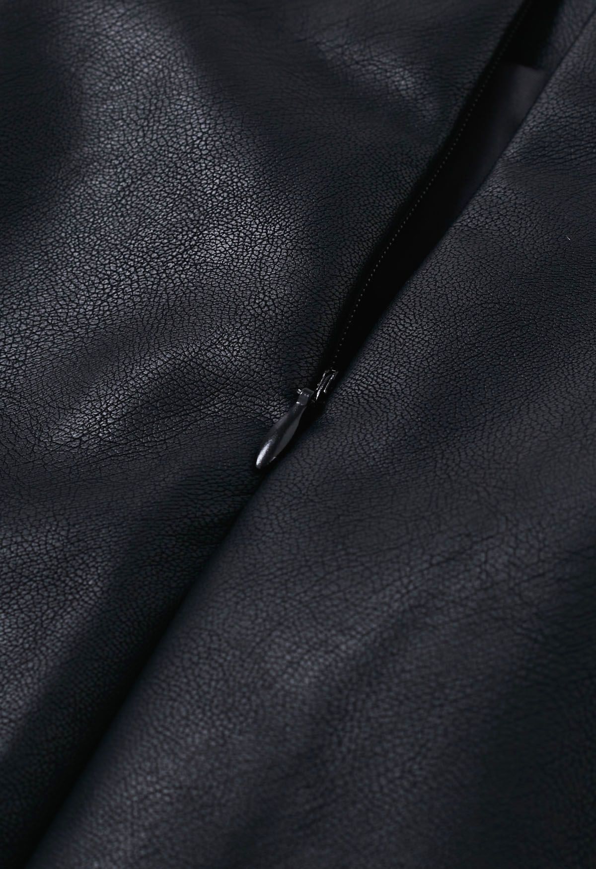 Notch Waistline Faux Leather Midi Skirt in Black