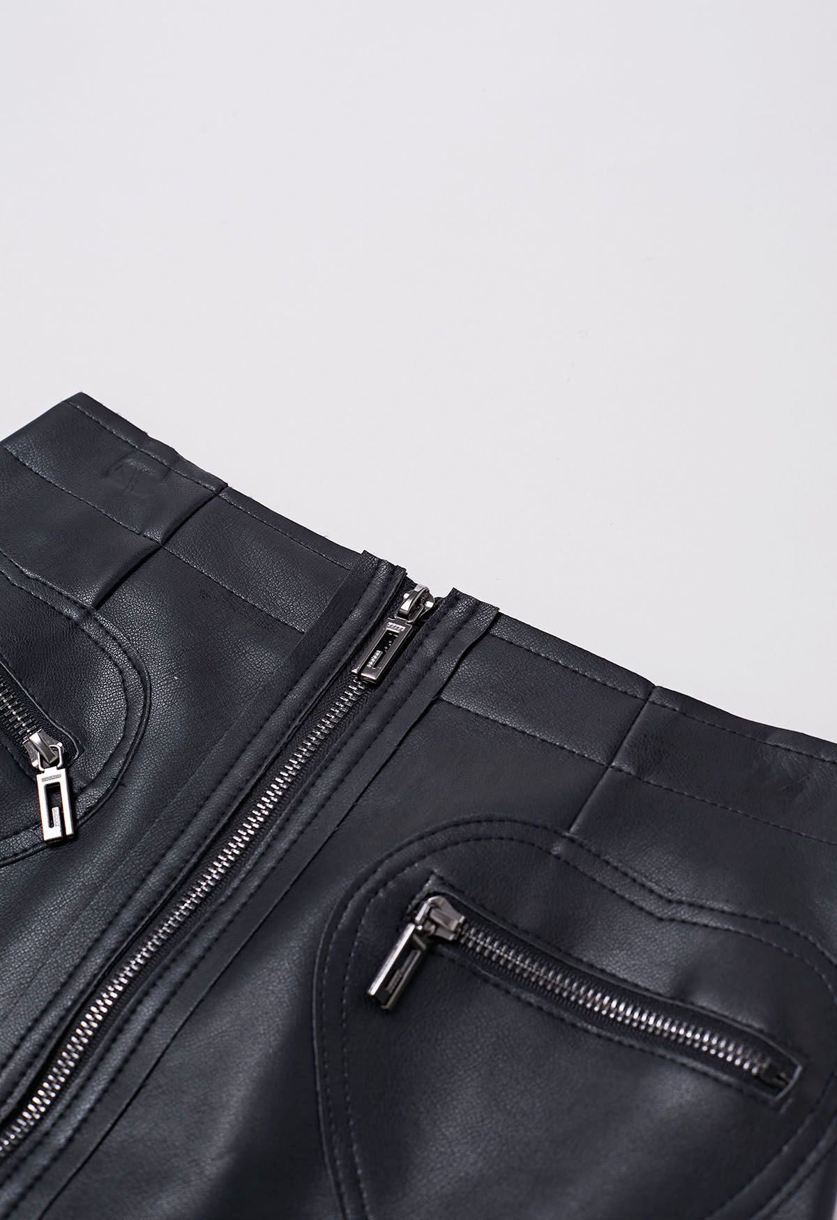 Zipper Faux Leather Mini Skirt in Black