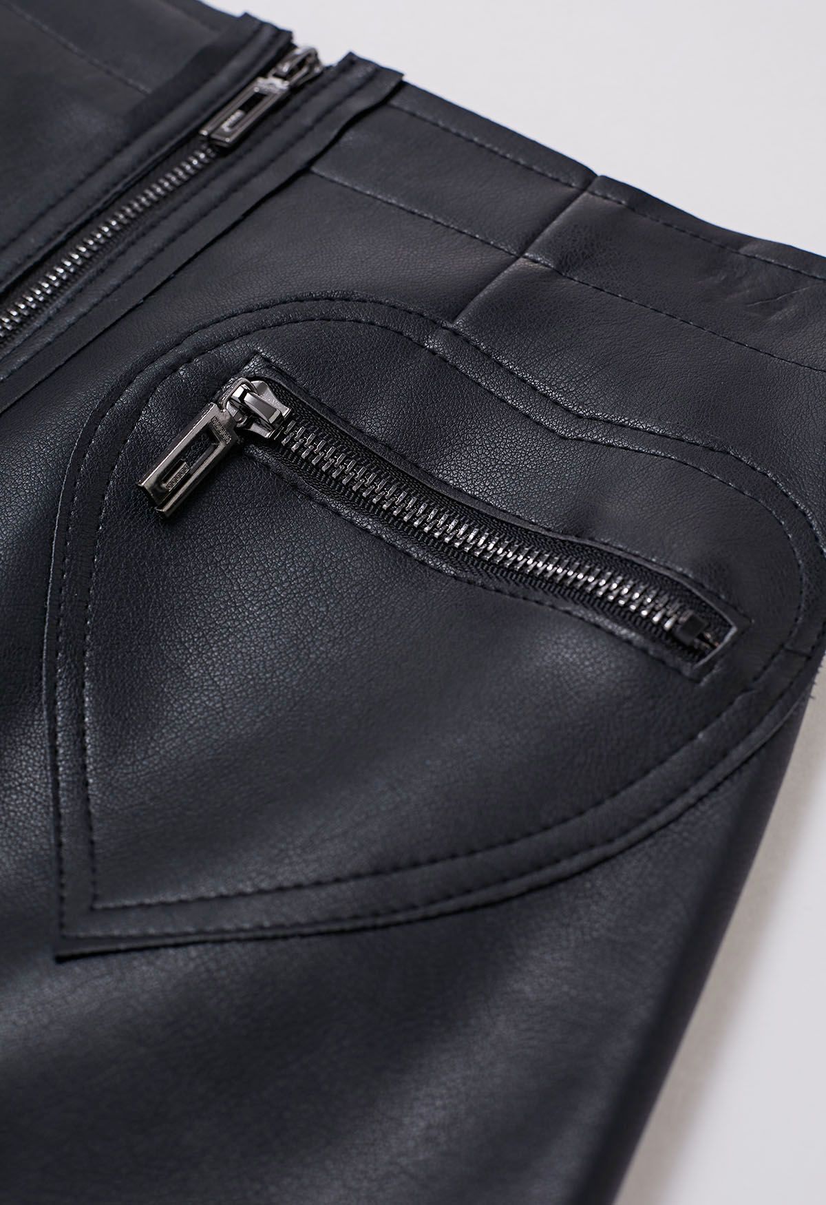 Zipper Faux Leather Mini Skirt in Black