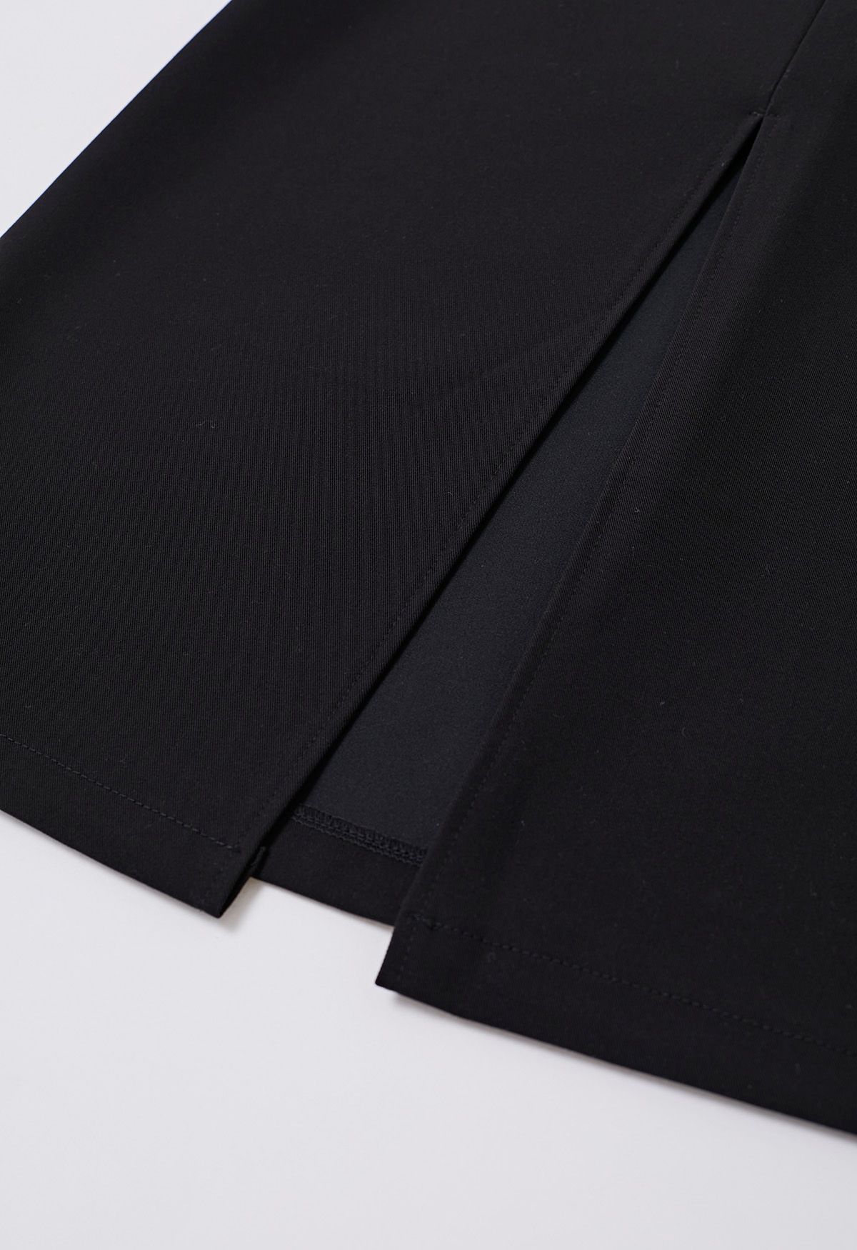 Flap Pockets Front Slit Midi Skirt in Black