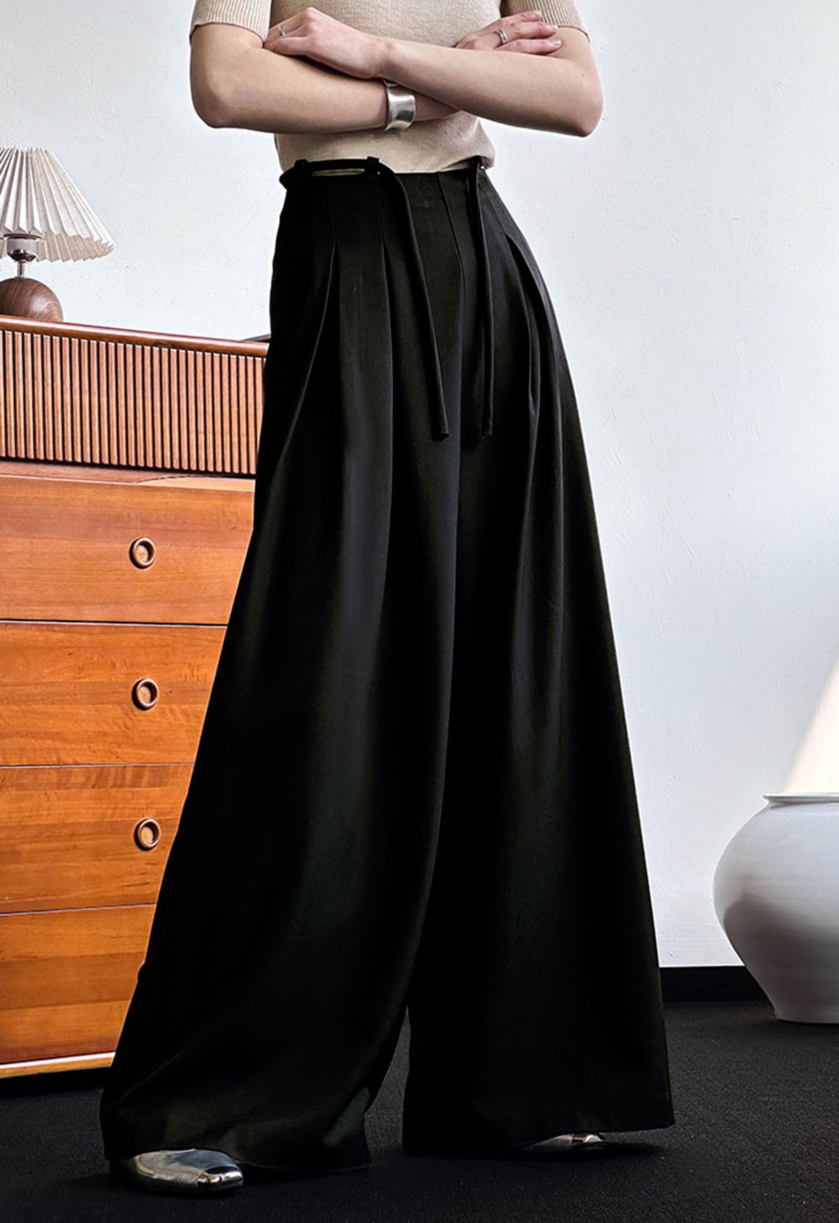 Trendy Tie-Waist Pleated Wide-Leg Pants in Black