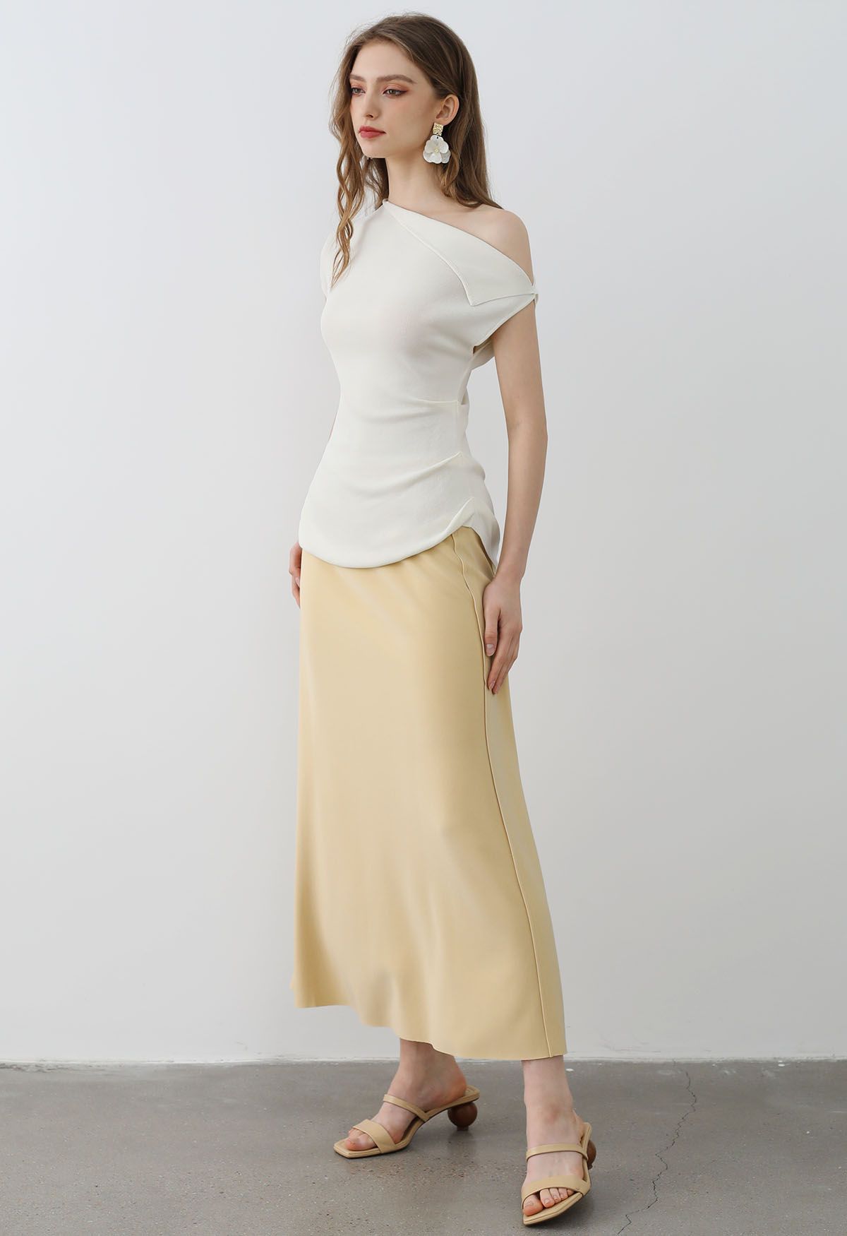 Sleeky Elastic Waist Maxi Skirt in Light Yellow