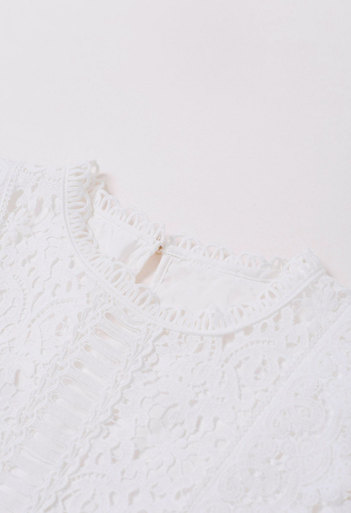 Floral Guipure Lace Short Sleeve Top in White