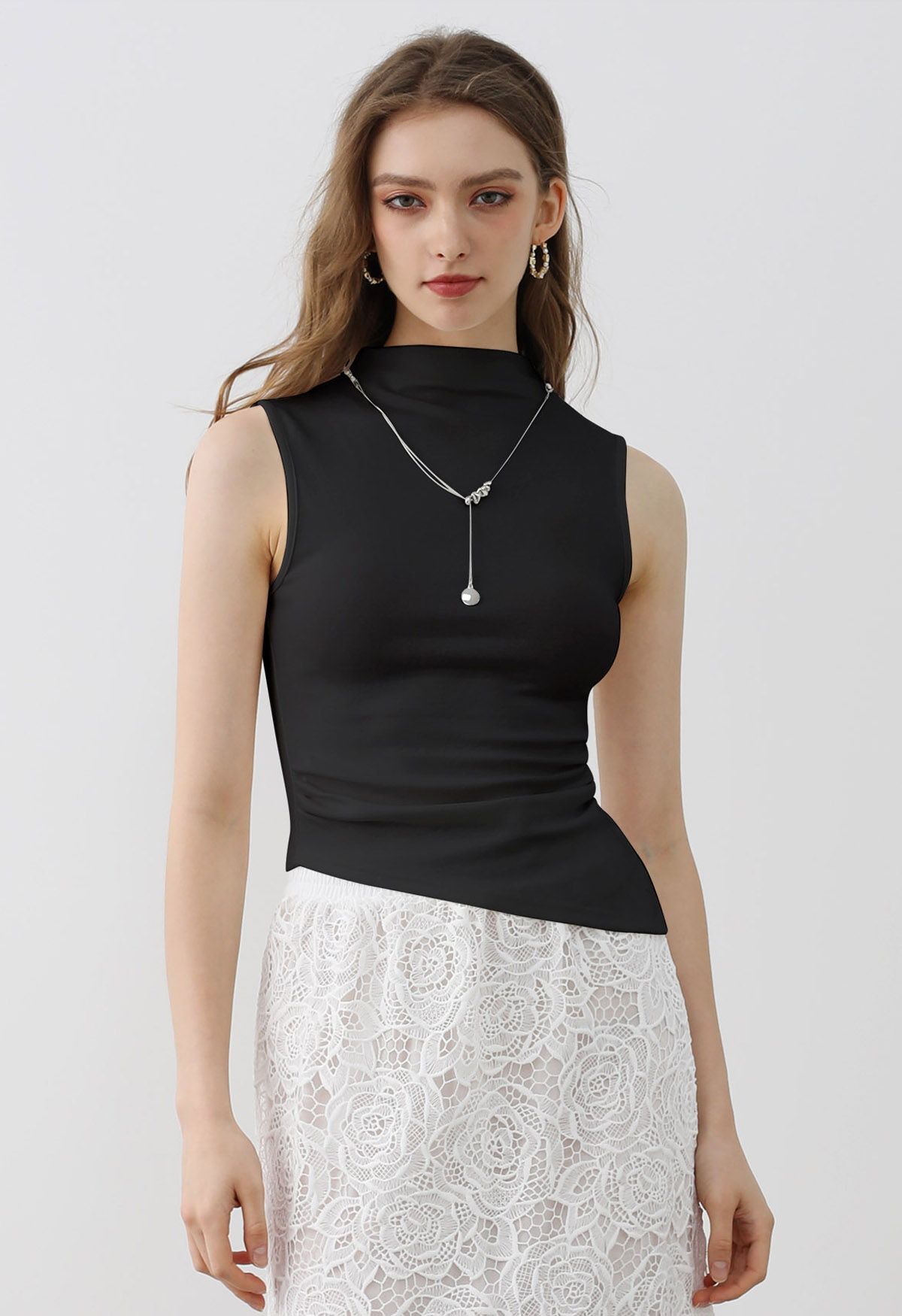 Detachable Necklace Adorned Asymmetric Sleeveless Top in Black