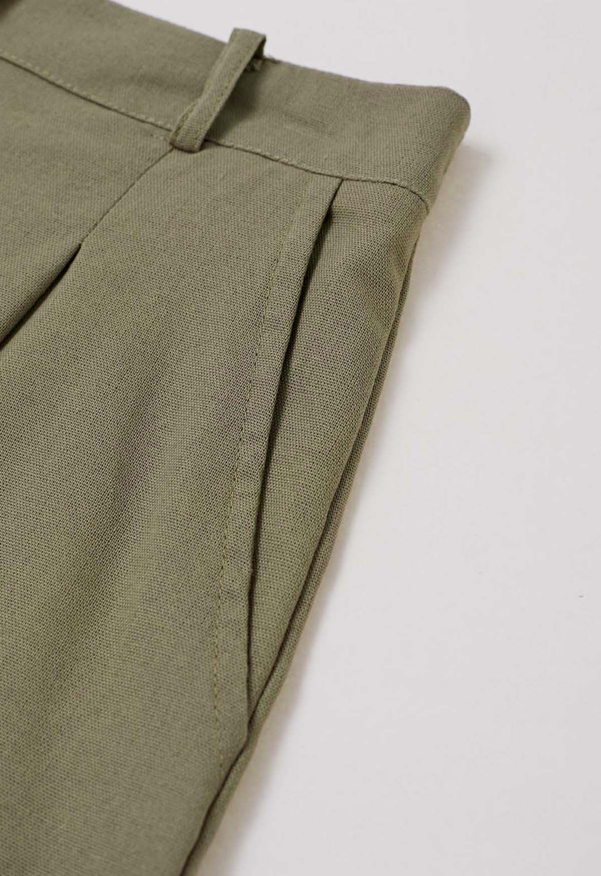 Side Pocket Pleated Linen-Blend Shorts in Moss Green