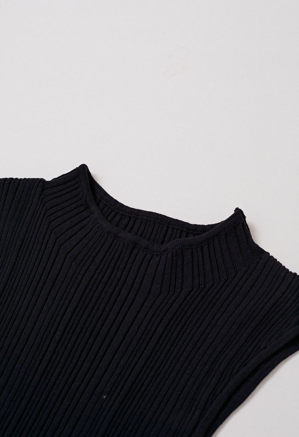 Minimalist Ribbed Texture Sleeveless Knit Top in Black