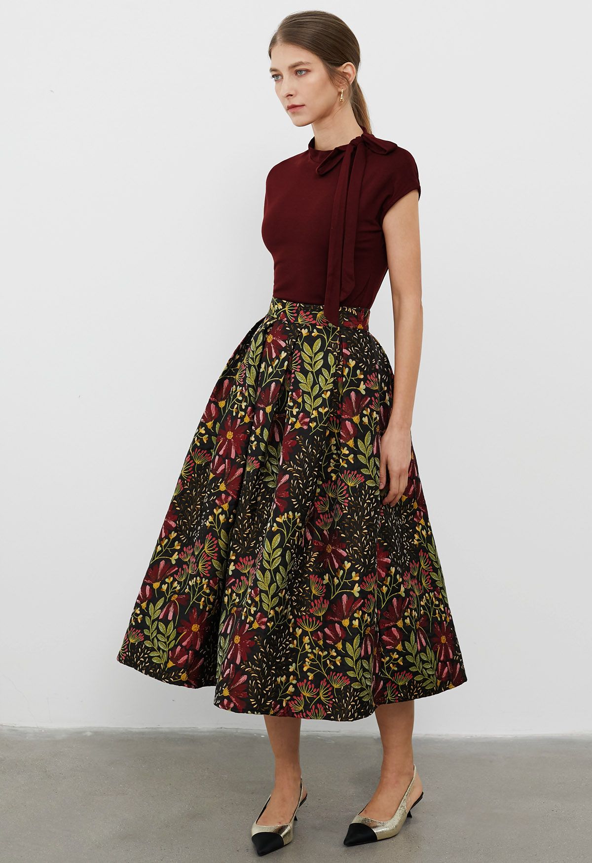 Cheerful Daisy Field Jacquard Pleated Midi Skirt in Black