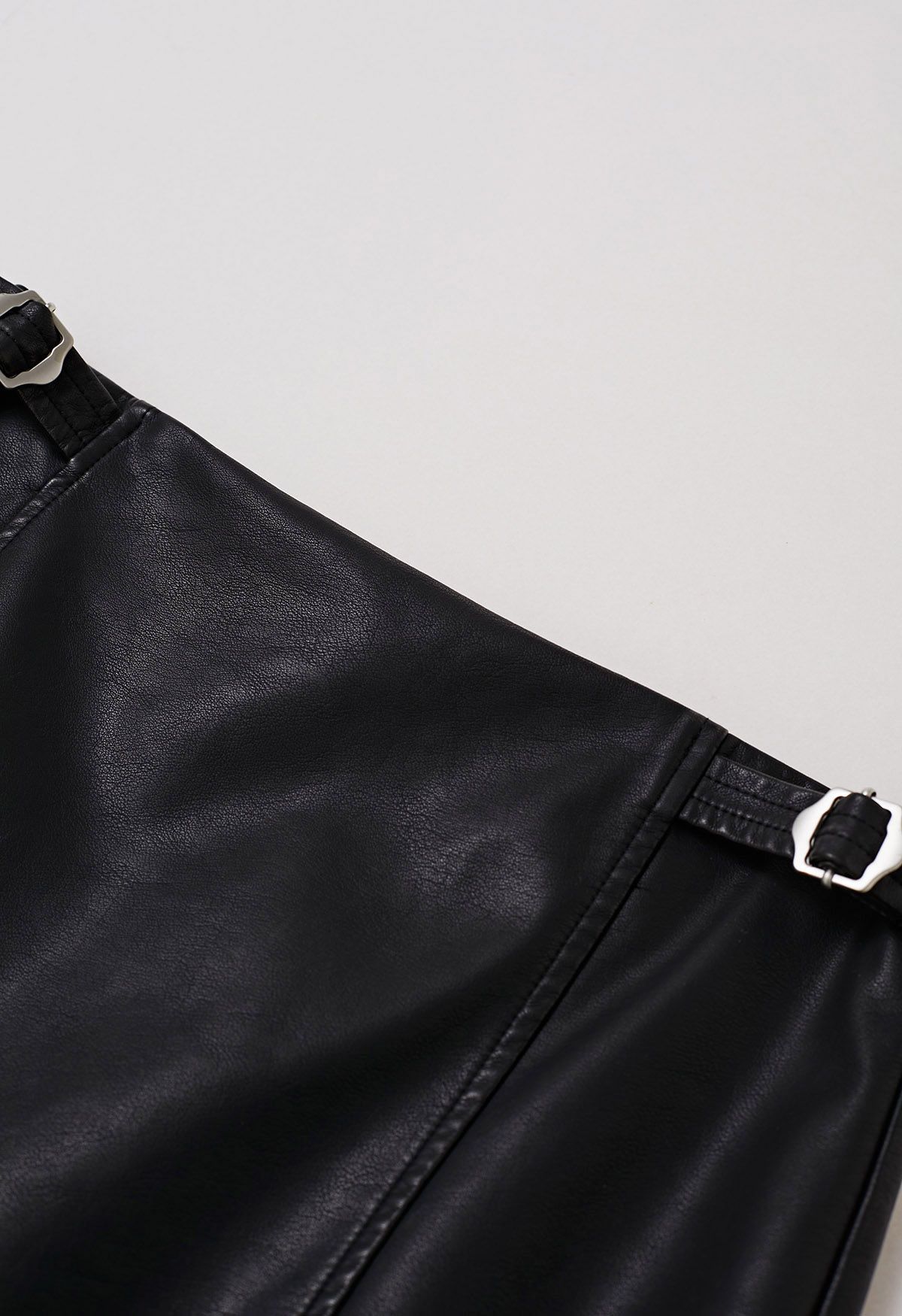 Well-Crafted Belt Trim Faux Leather Skorts in Black