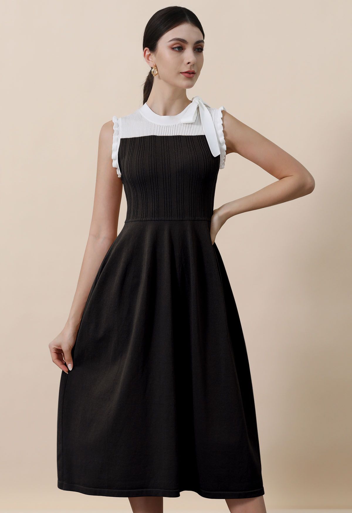 Bowknot Shoulder Ruffle Sleeveless Knit Midi Dress in Black