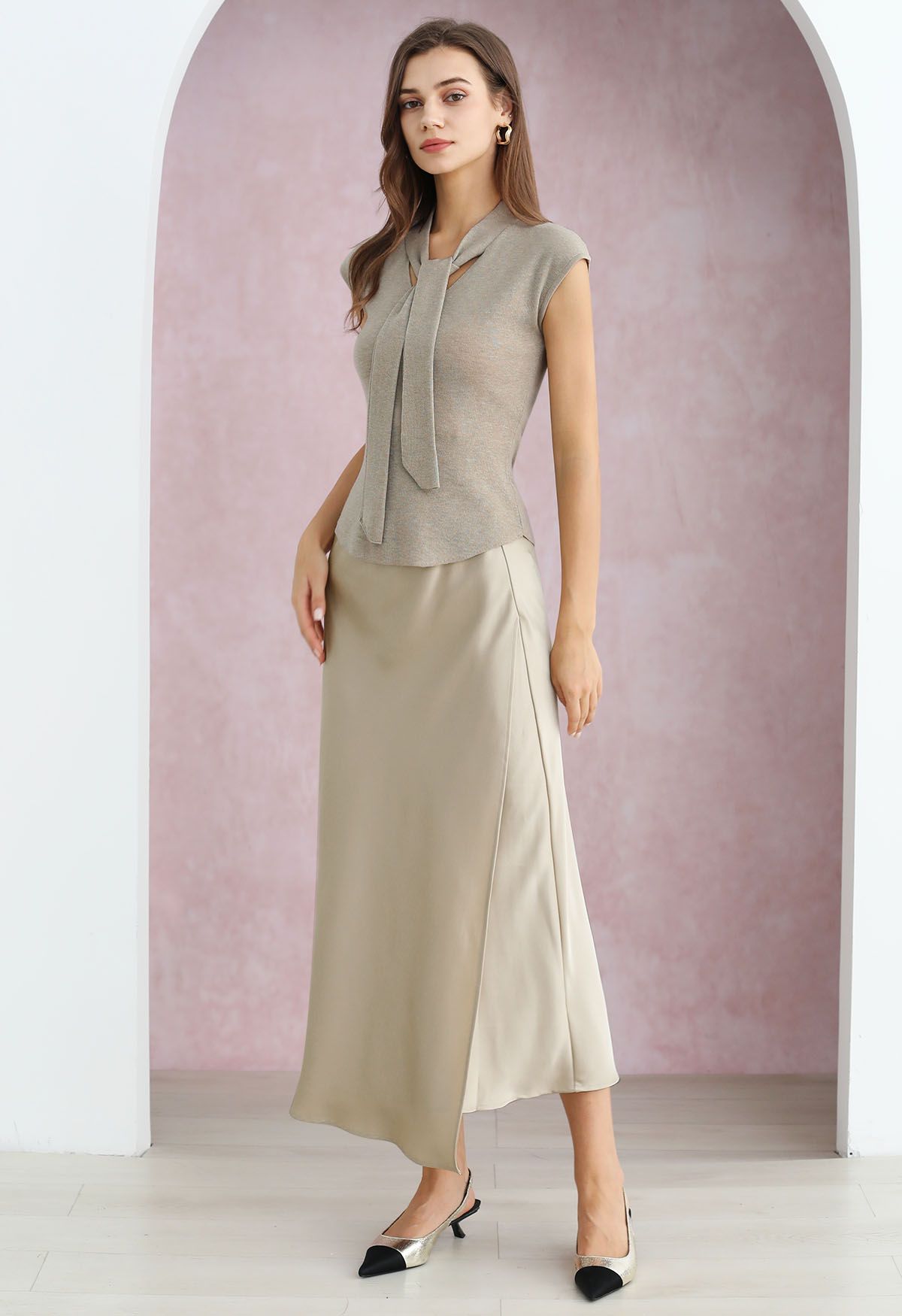 Ribbon-Tied Neckline Cap Sleeve Knit Top in Linen