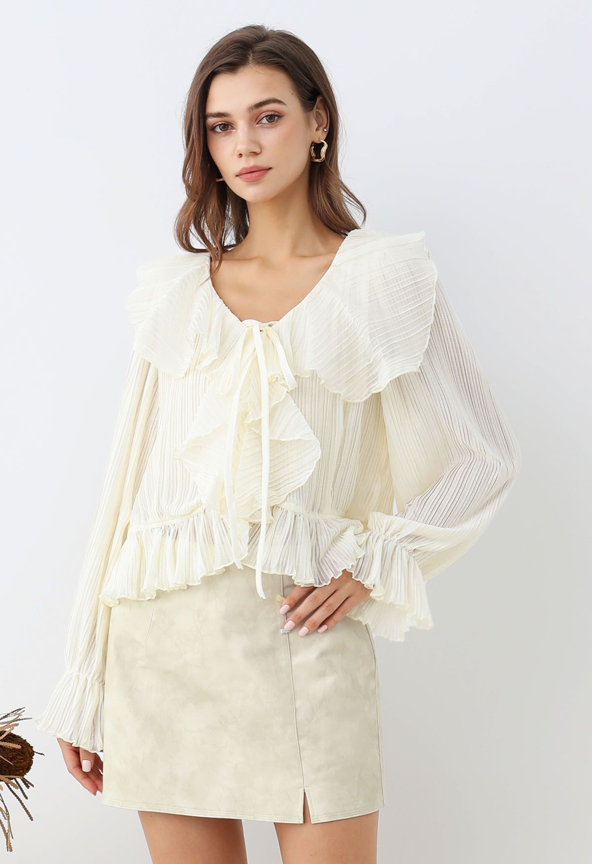 Dancing Ruffle Plisse Buttoned Cropped Top in White