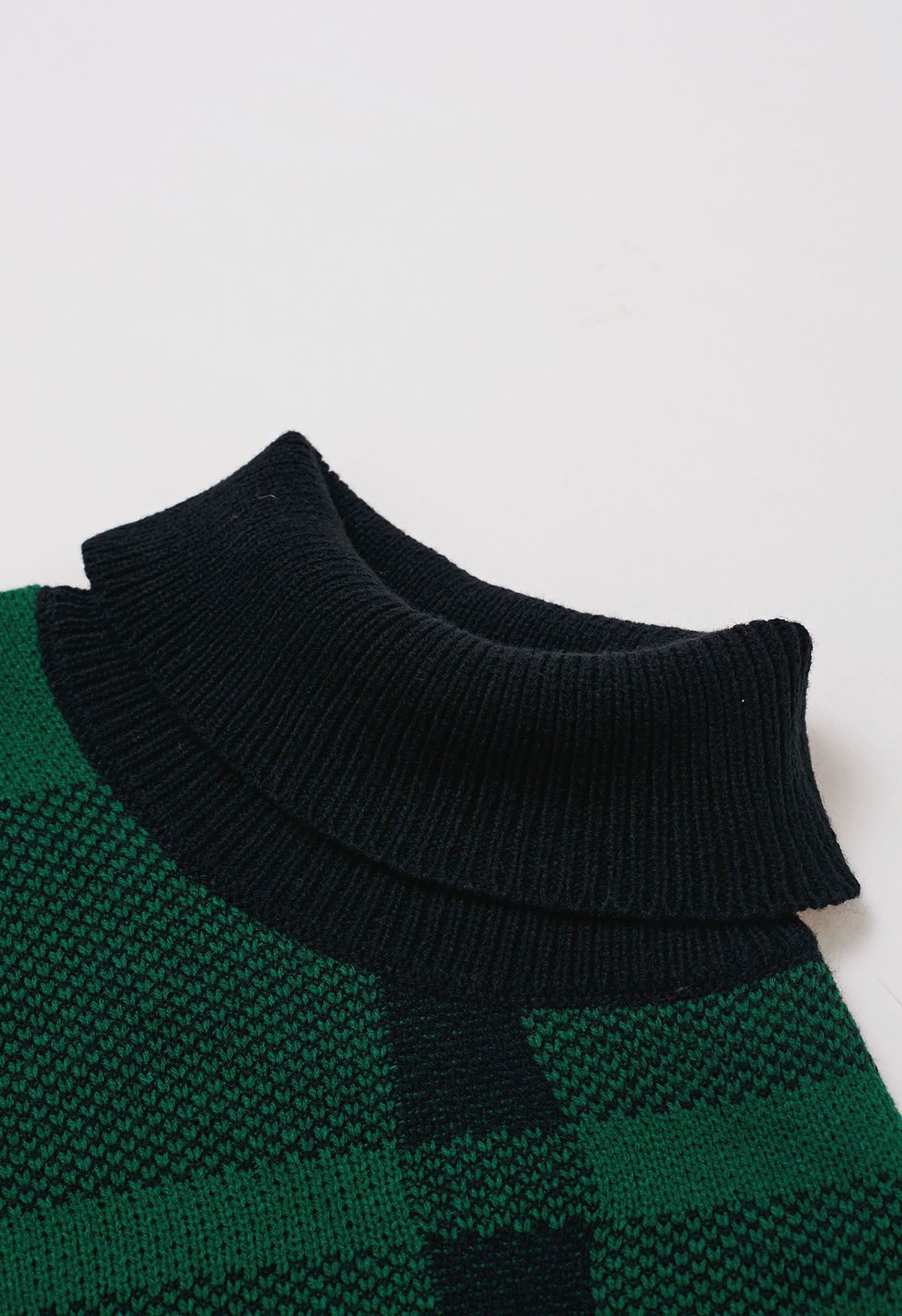 Festive Plaid Turtleneck Knit Poncho in Green