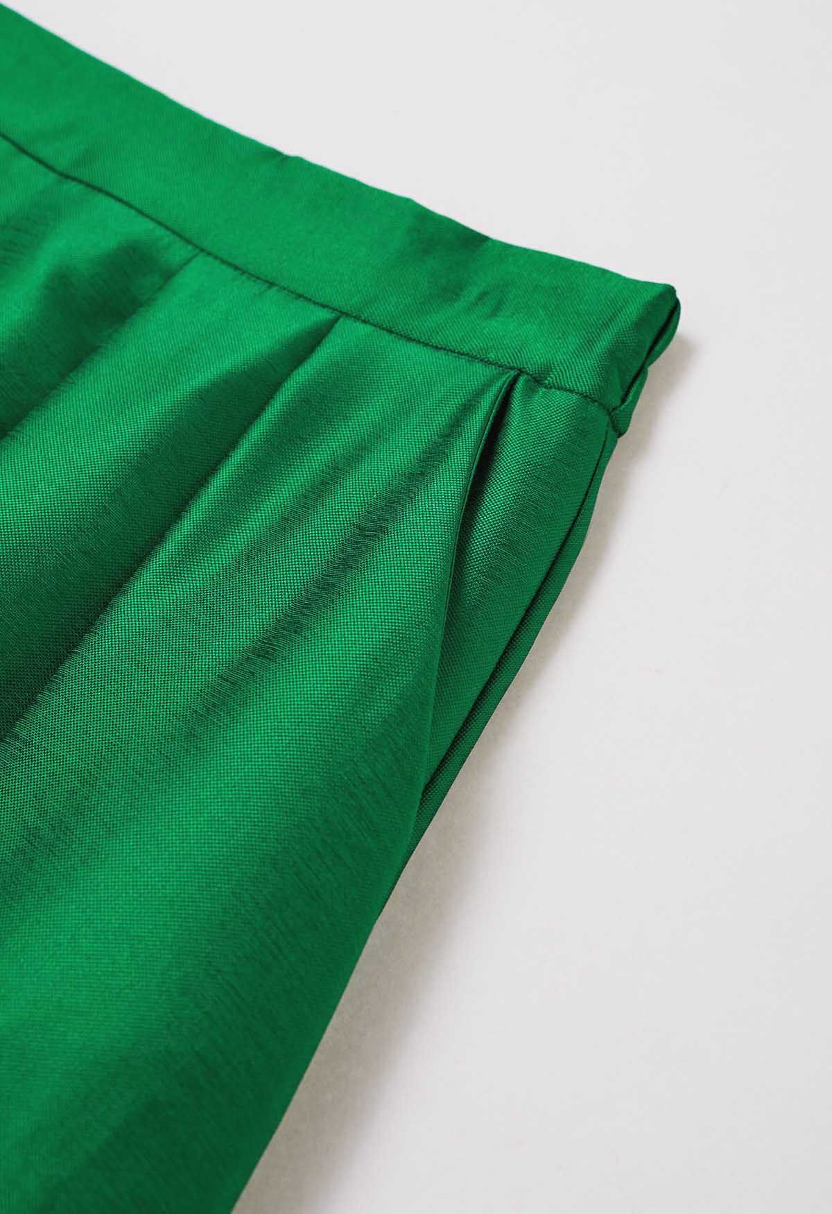 Sleek Side Pockets Pleated A-Line Midi Skirt in Green