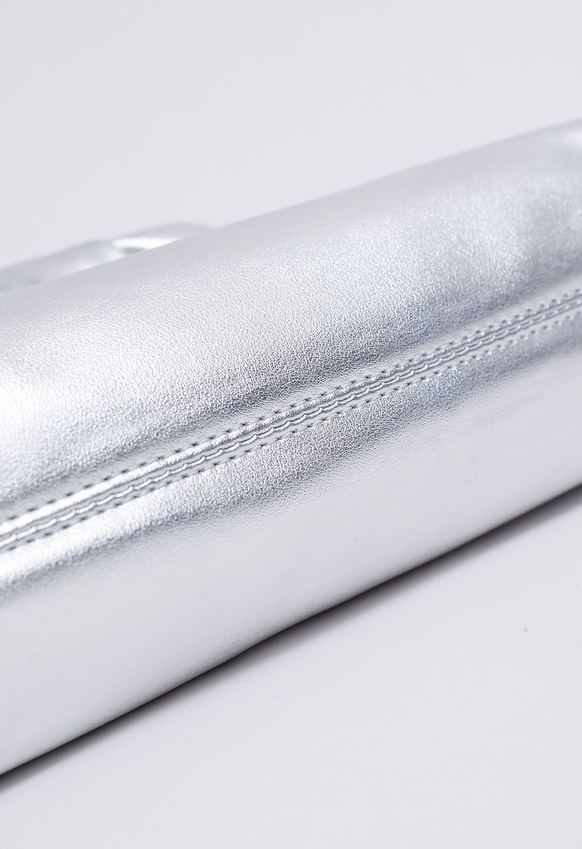 Delightful Bow PU Clutch in Silver