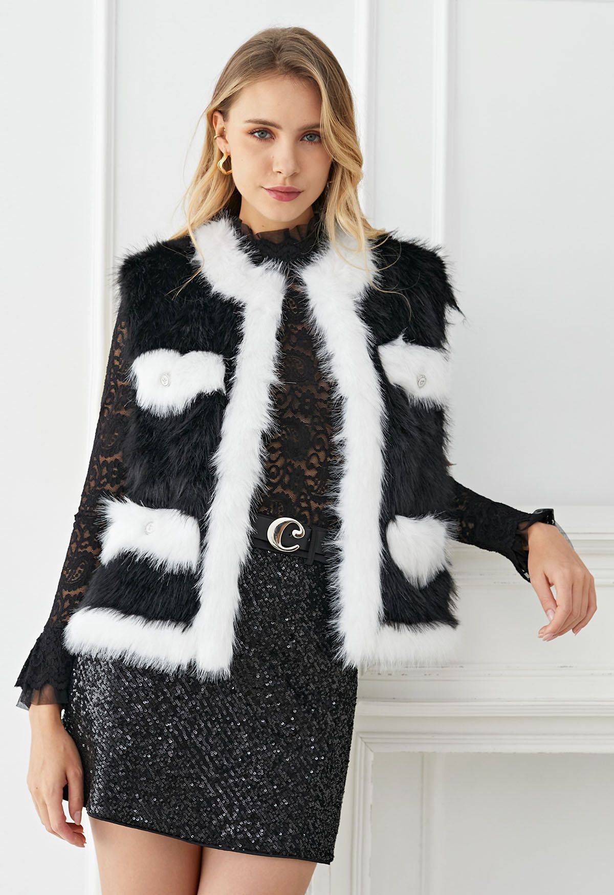 Contrast Color Faux Fur Vest in Black